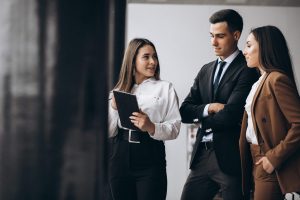 TRAINING INFLUENCE OTHERS WITH PERSUASIV COMMUNICATION