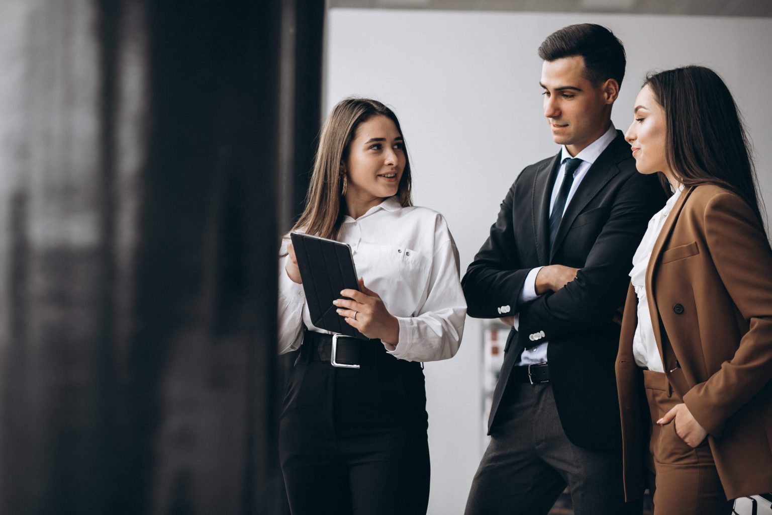 TRAINING INFLUENCE OTHERS WITH PERSUASIV COMMUNICATION