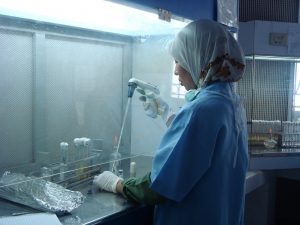 TRAINING MEDIA DAN ALAT UNTUK UJI MIKROBIOLOGI